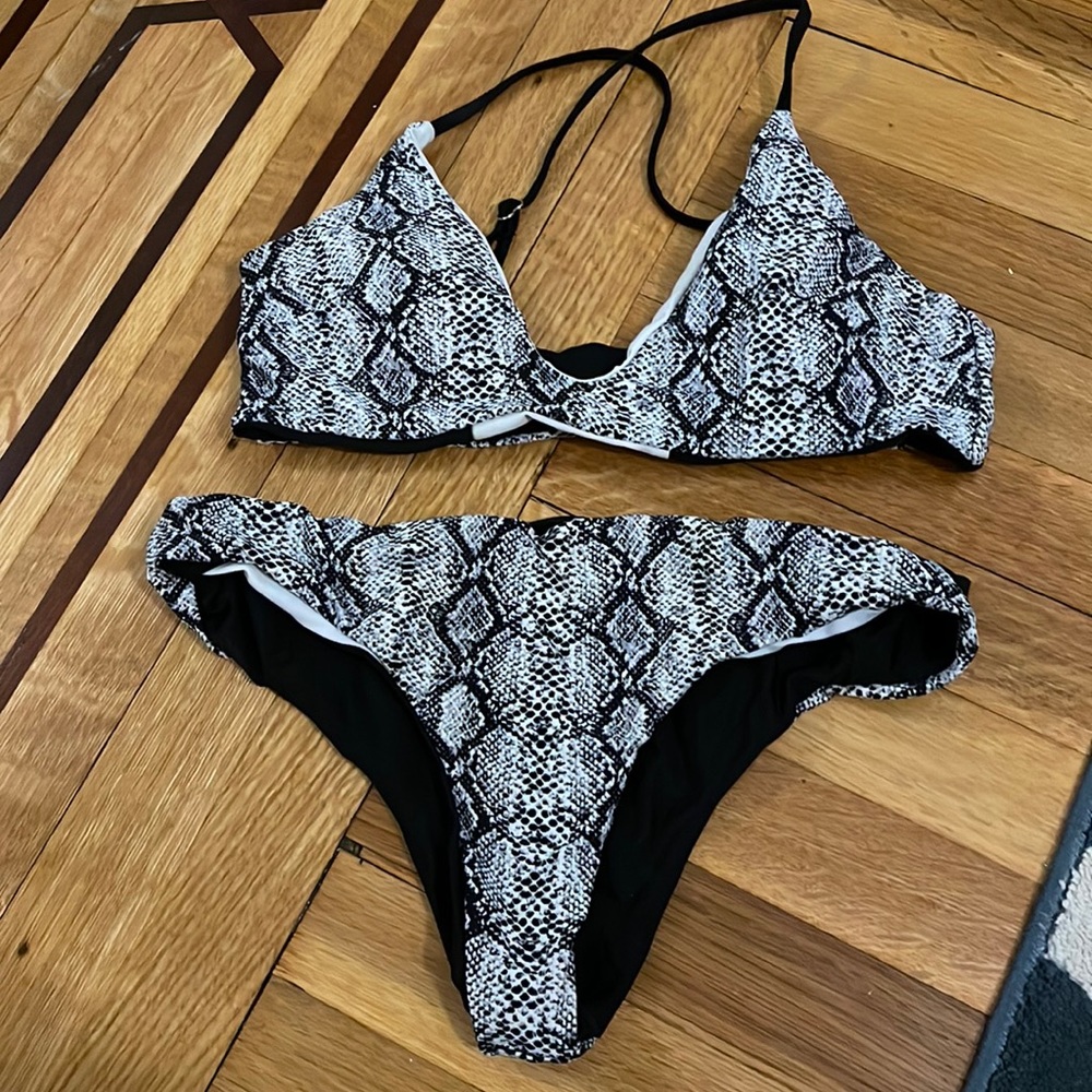 Cupshe size small reversible swim suit